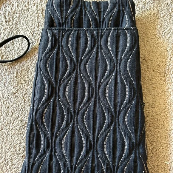 Stylish Black and Tan Quilted Bag - Picture 2 of 4